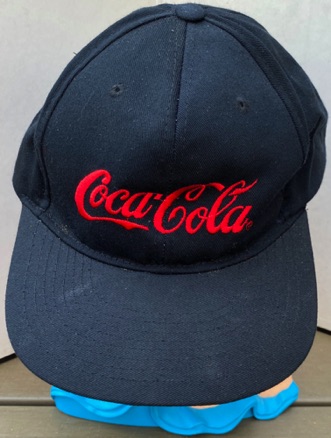 8616-1 € 5,00 coca cola petje zwart rode letters.jpeg